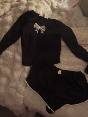 PINK Victoria's Secret Black Bow Long-Sleeve Pajama Set